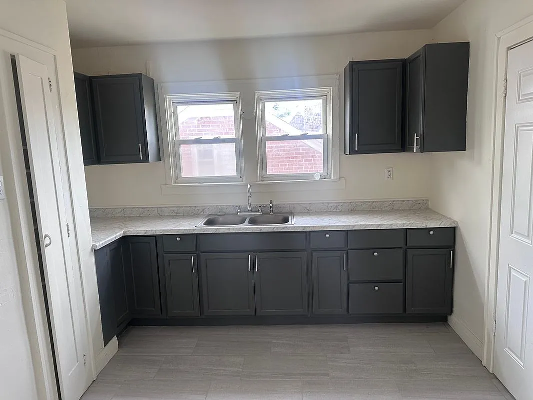 3 bed, 1.0 bath, 1145 sqft, $1,250 — Photo 3