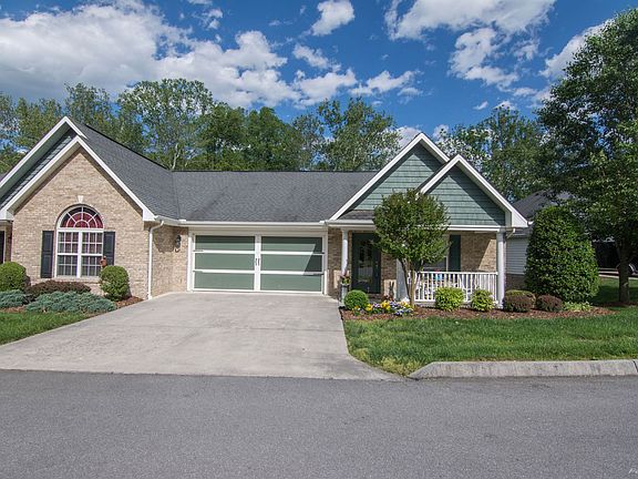 4th image of 12 Shallowbrook Ln