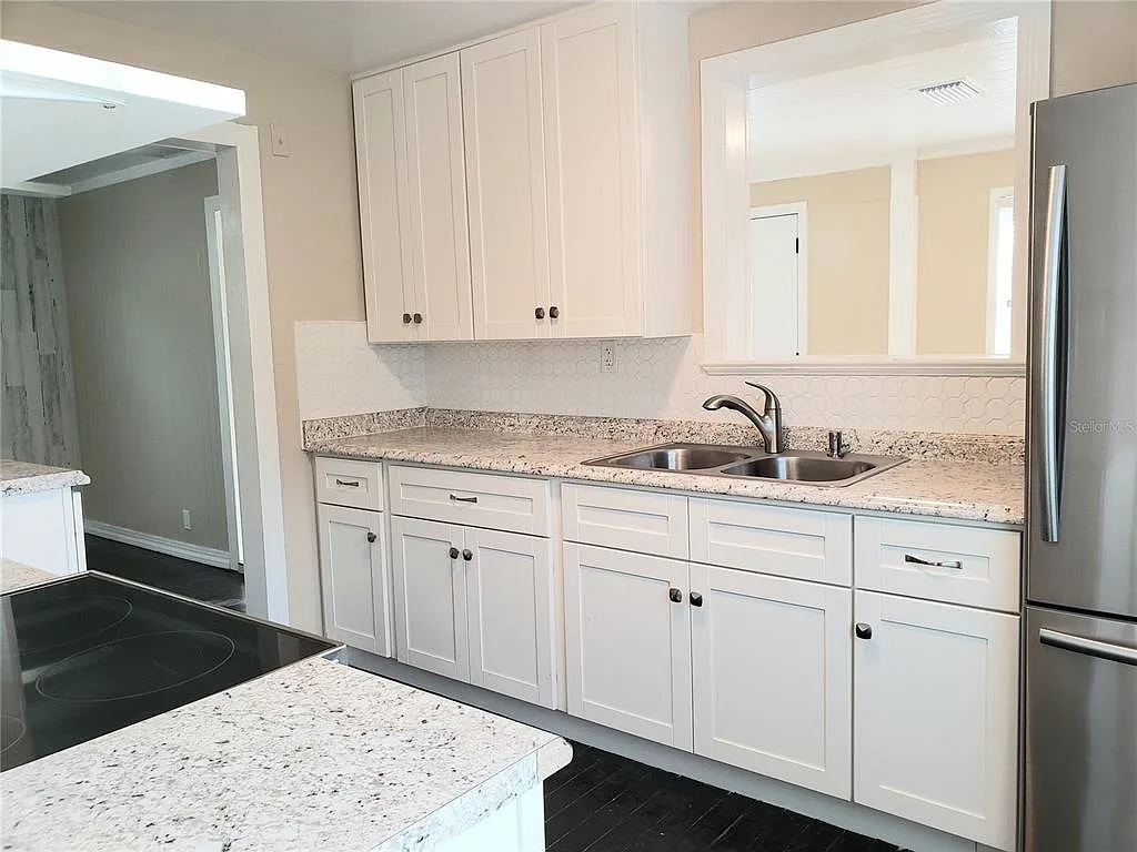 2 bed, 950 sqft, $1,700 — Photo 2