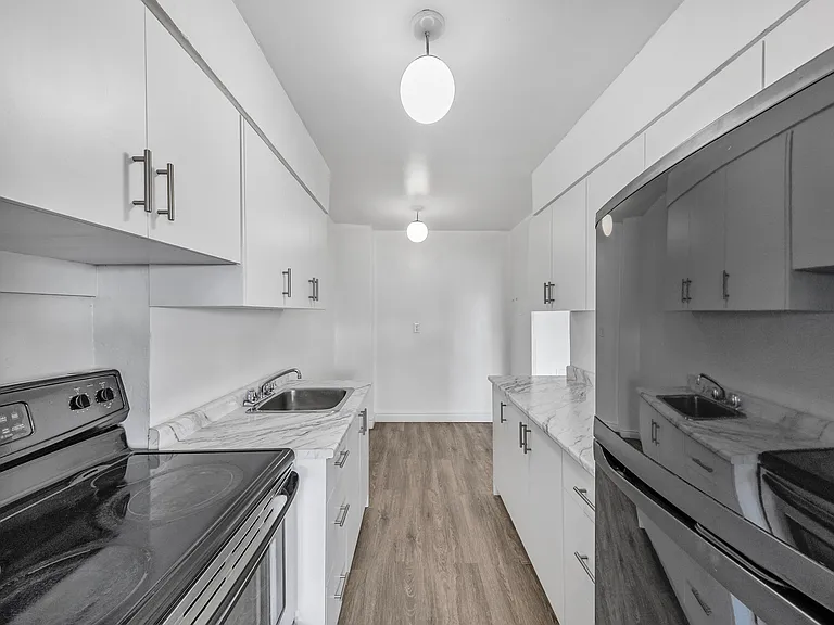 65 Thorncliffe Park Dr #1807 — Photo 11