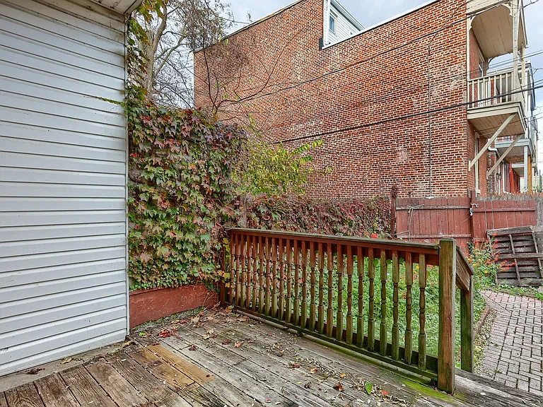 1917 Green St — Photo 32