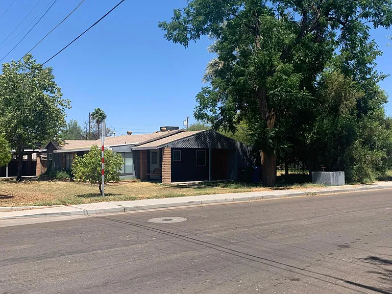 2142 E Clarendon Ave — Photo 15
