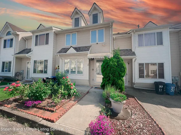 35 Hirsch Ln, Staten Island, NY 10314