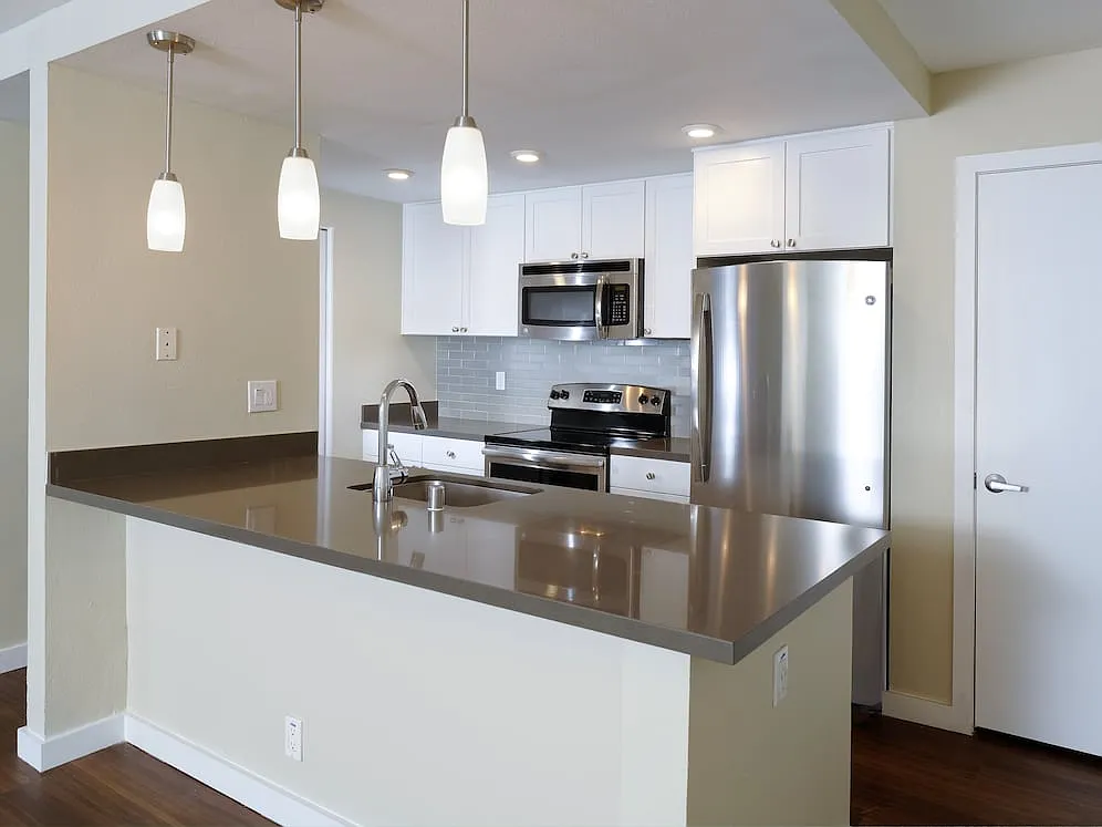 Avalon La Jolla Colony — Photo 4