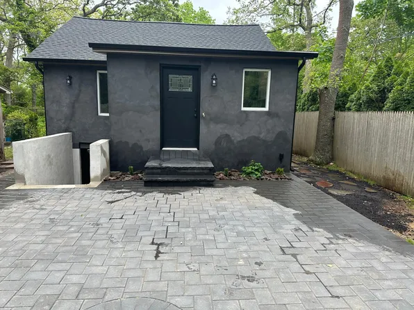 119 W Rogues Path, Huntington, NY 11743