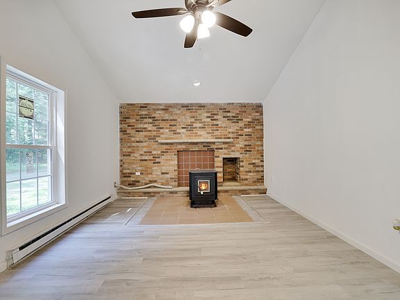 4th image of 3119 Essex Rd