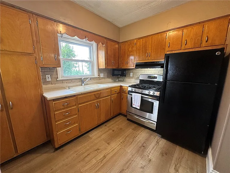 431 W Wayne St — Photo 11