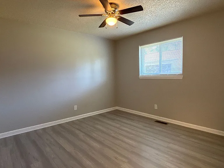 315 W Camel Street — Photo 6