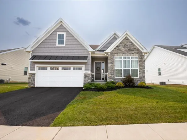 6867 Tulip Ln E, Bath, PA 18014