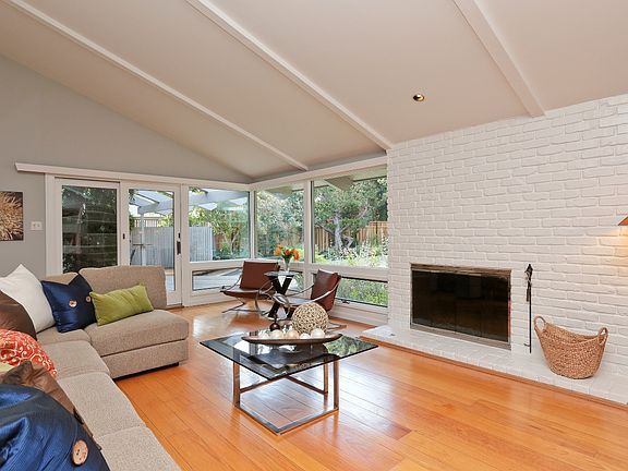 2nd image of 658 Rosewood Ct