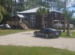 447 River Rd, Carrabelle, FL 32322