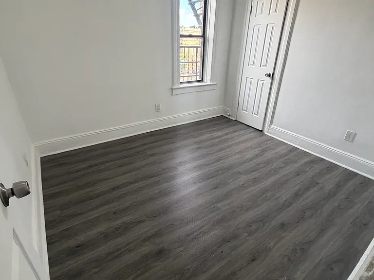 206 60th St #20 — Photo 6