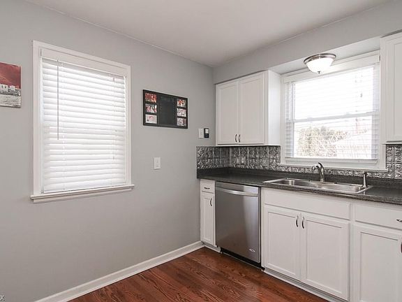 4th image of 16396 Parklawn Ave