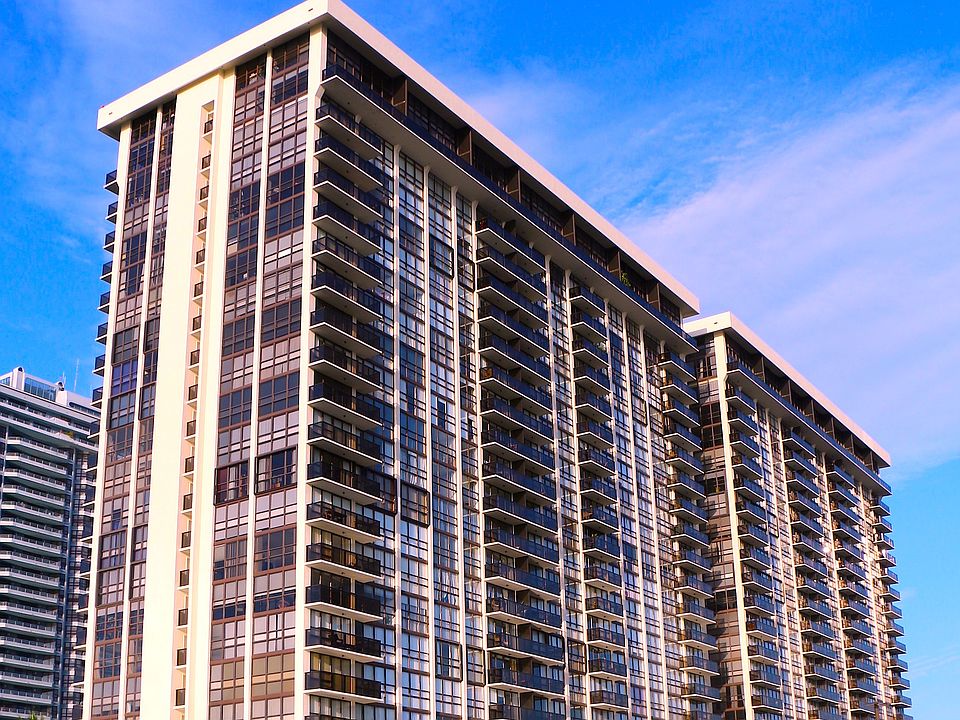 1st image of 600 NE 36th St Penthouse 18