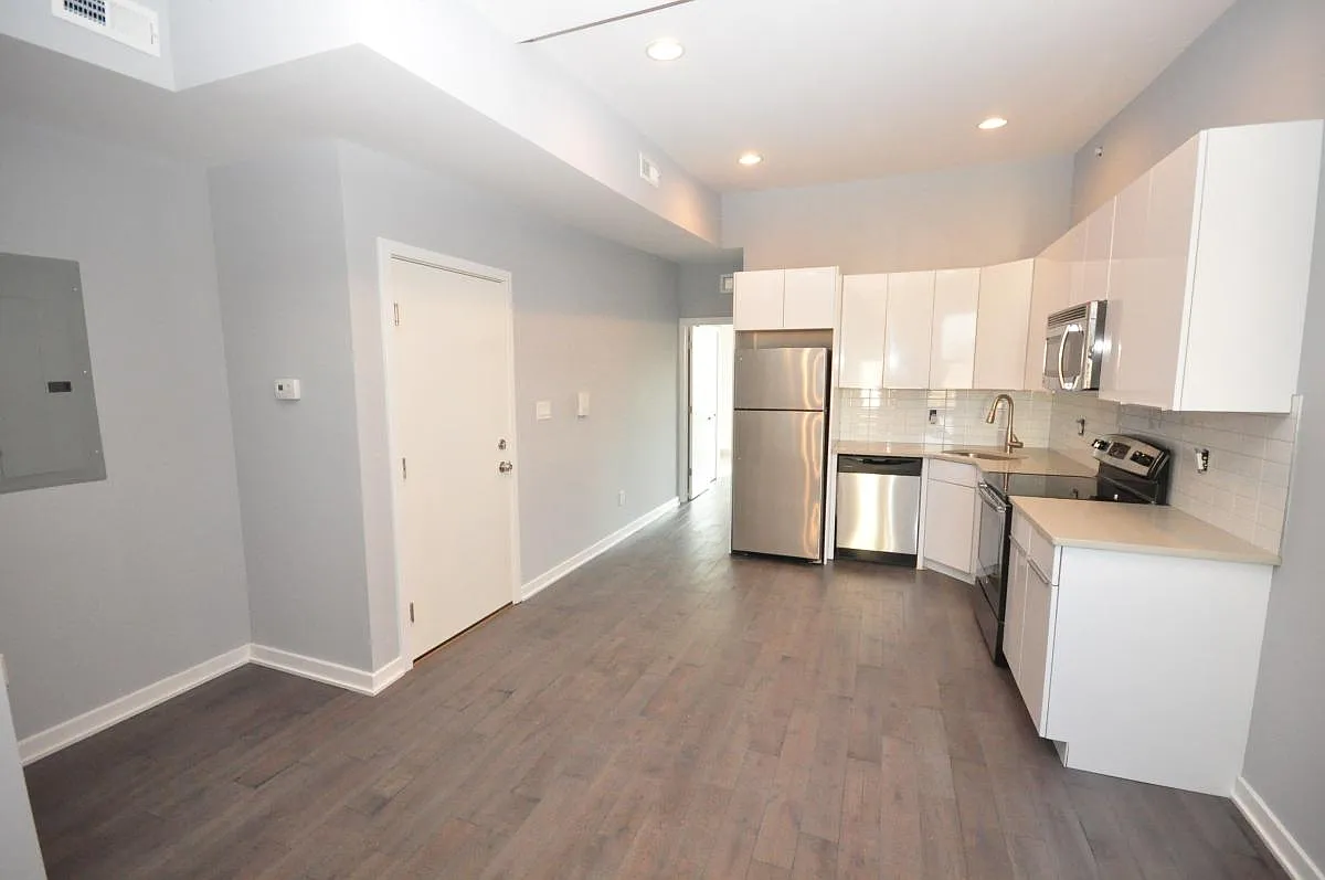 Building Photo - 4049 Spring Garden St #2