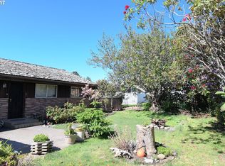 415 Memory Ln, Brookings, OR 97415