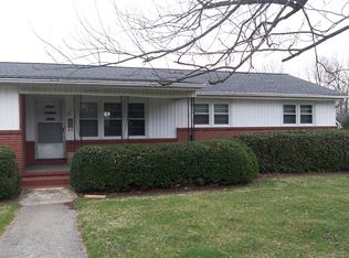 119 S Gilmer St, Mount Airy, NC 27030