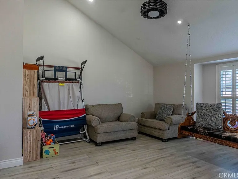 1042 Robinson Ct — Photo 5