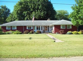 406 Red Oak Rd, Walnut, IL 61376