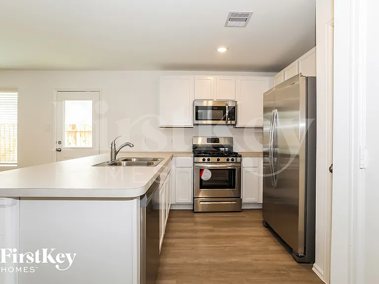 423 Jewett Meadow Dr — Photo 6