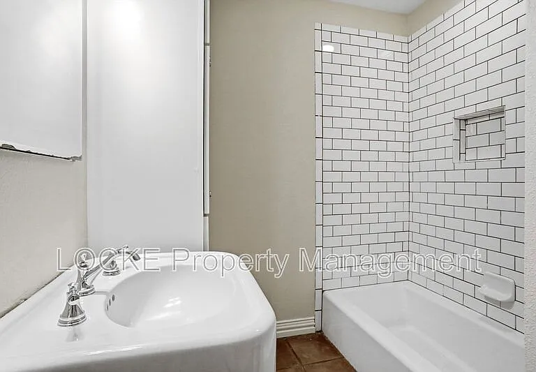 3528 Rogers Ave — Photo 9