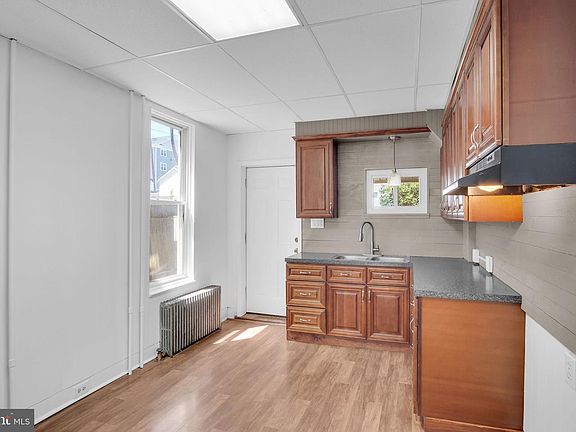 5th image of 1122 N George St