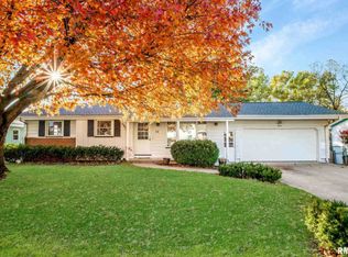 16 Sandalwood Ln, Bartonville, IL 61607