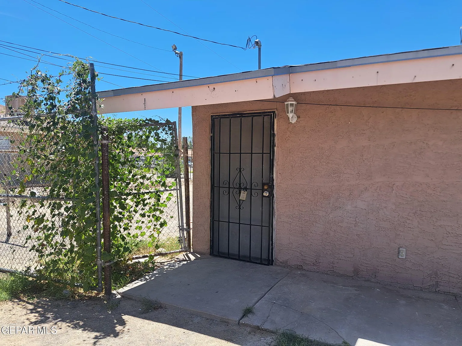 623 NE Davis St — Photo 1