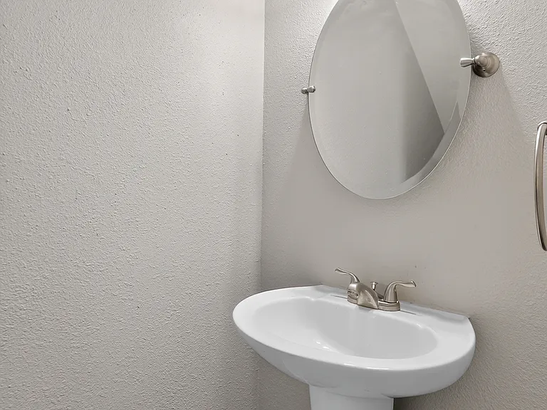 2606 Encina — Photo 18