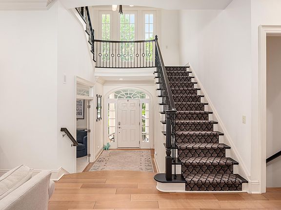 5th image of 7752 Sutton Pl