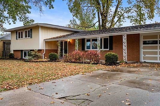 3rd image of 2304 W Cambridge Dr