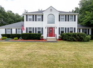 11 Deerwood Dr, Litchfield, NH 03052