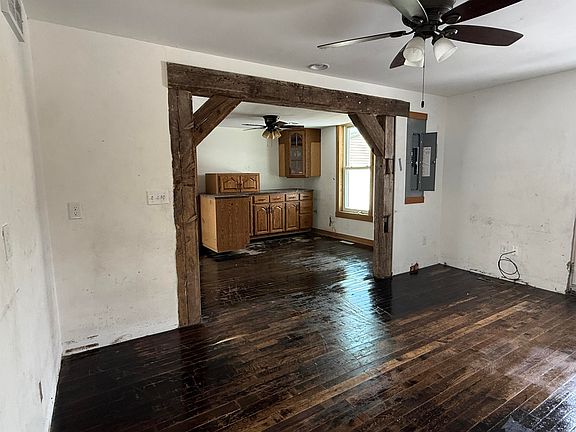 4th image of 405 Grant St