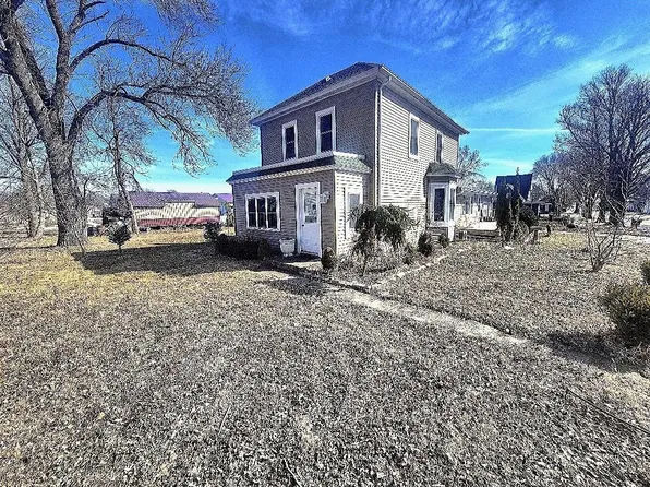 110 W Mill St, Winthrop, MN 55396