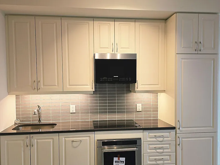 38 Annie Craig Dr #Penthouse 207 — Photo 3