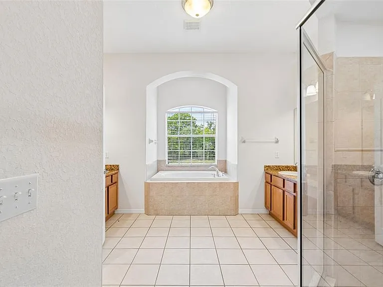 37 Greenpark Blvd — Photo 37