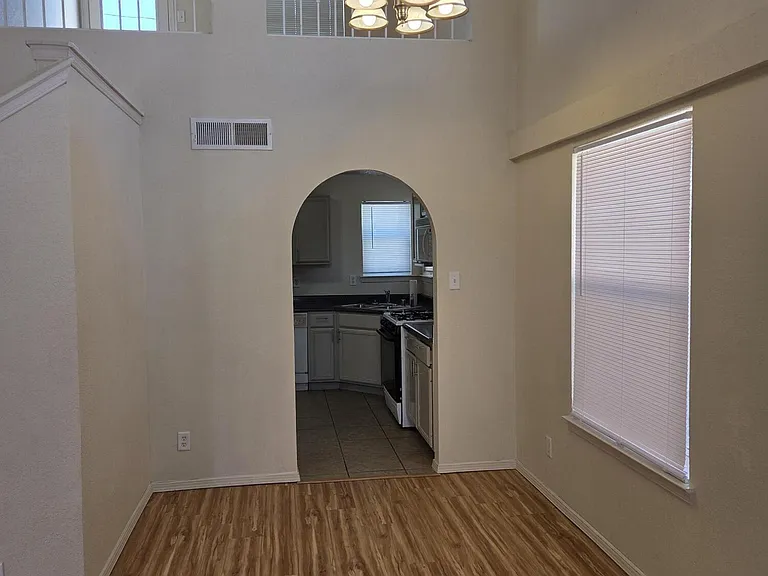 3717 NE Hubble Dr — Photo 7