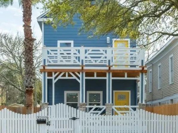 3209 Ursuline St, Galveston, TX 77550