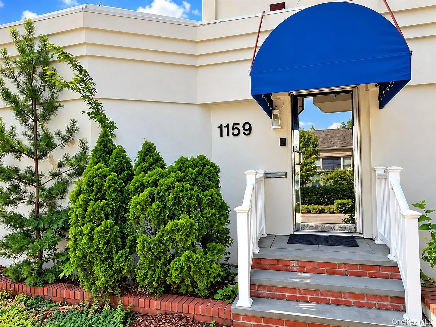 1 bed, 1.0 bath, 700 sqft, $3,000 — Photo 1