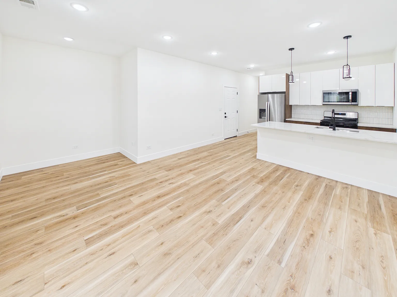3 bed, 1250 sqft, $2,395 — Photo 4