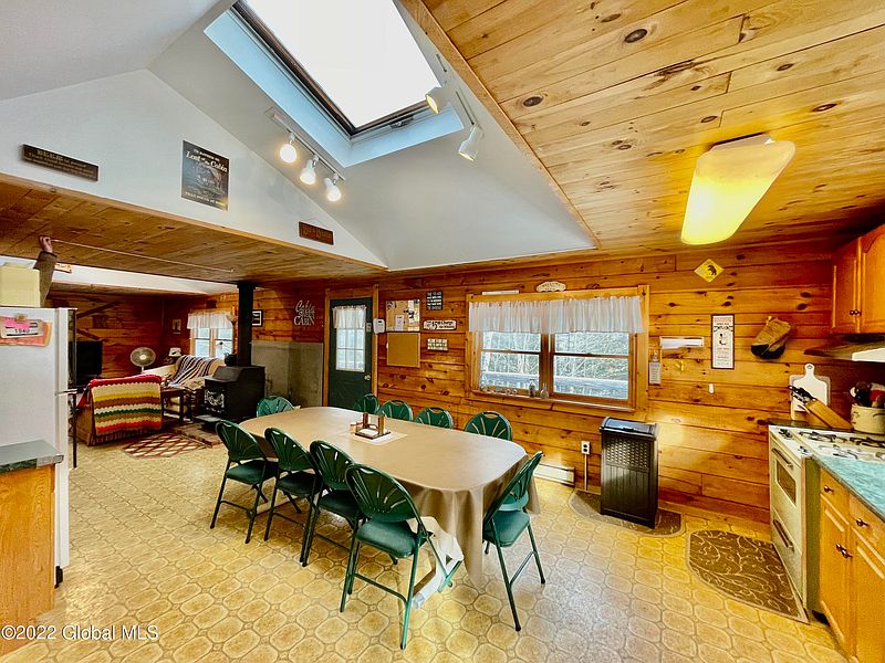 4th image of 705 Olmstedville Road