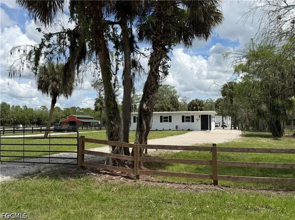 1818 Richards St, Naples, FL 34120