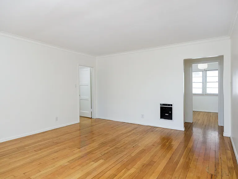 6209-6226 W Olympic Blvd — Photo 9