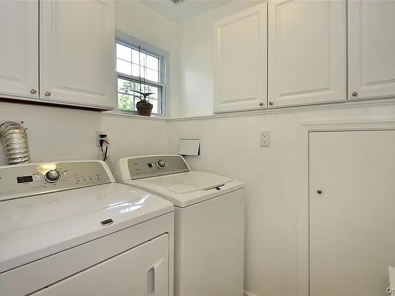 9 Franklin Ave — Photo 30