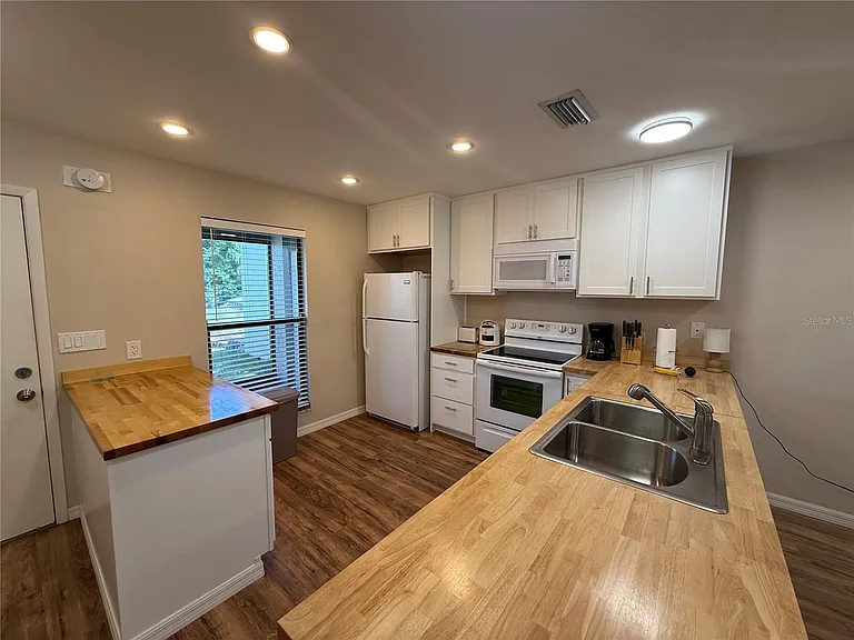 2130 Bancroft Pl #B — Photo 8