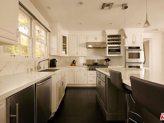 5th image of 1409 Club View Dr