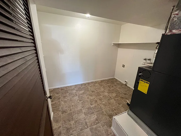 4689 S Brookwillow Cv #B — Photo 29