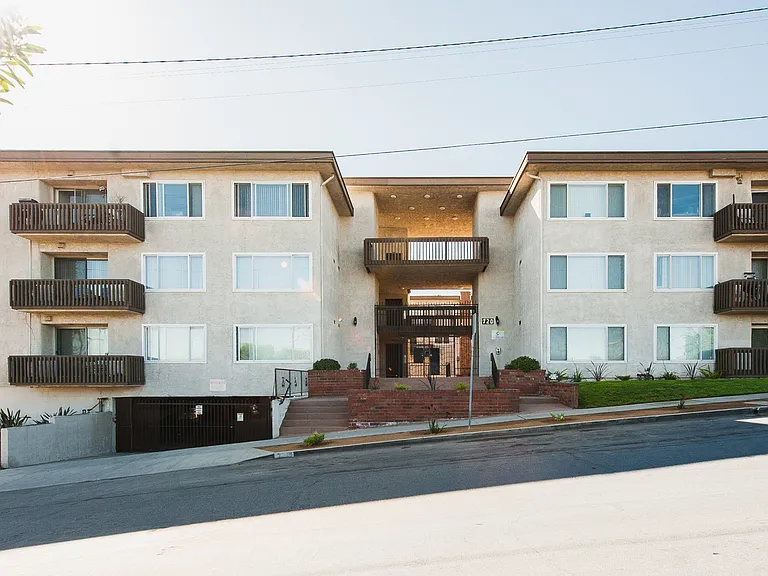 720 W Imperial Ave — Photo 1