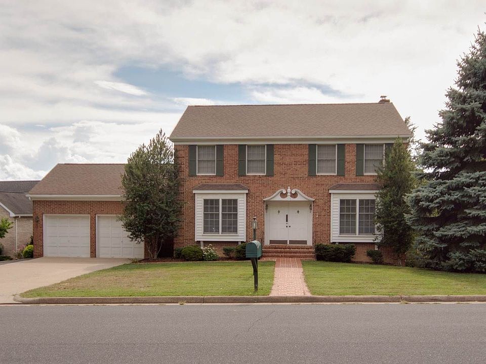 1st image of 953 Greenbriar Dr