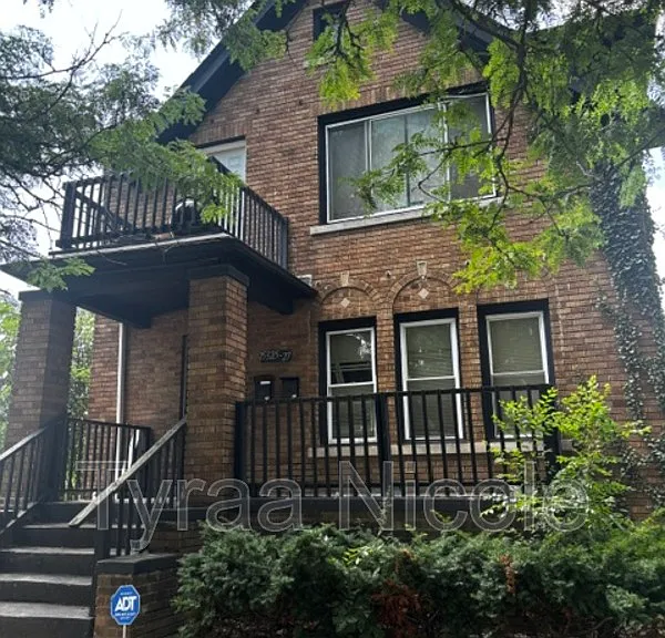 15327 Snowden Ave — Photo 1